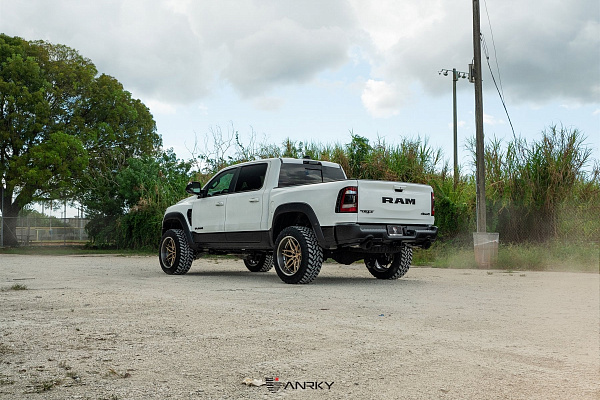 Фото дисков Anrky AN36 Сатиновое золото на Ram 1500 V