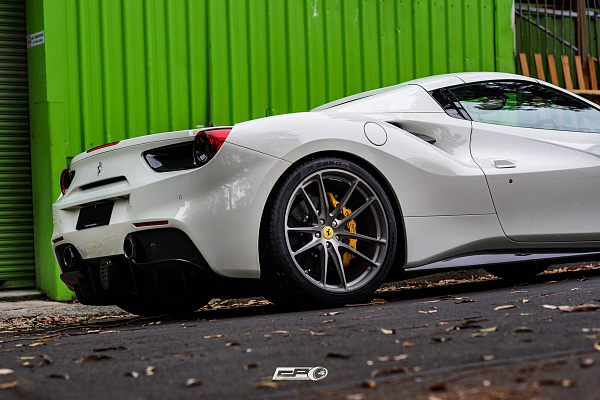 Фото дисков HRE P104 Сатиновый тонированный лак на Ferrari 488