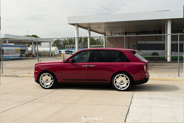 Фото дисков Anrky RF-177 Полированный лак на Rolls-Royce Cullinan