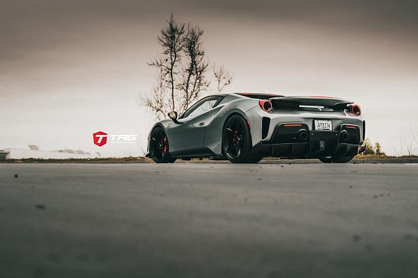 Фото дисков HRE P207 Черный сатин на Ferrari 488