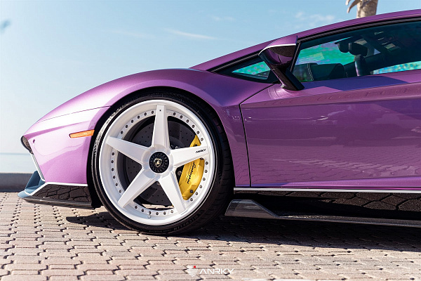 Фото дисков Anrky RS5.3 Белый глянец на Lamborghini Aventador