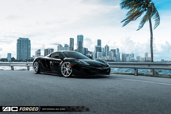 Фото дисков BC Forged KL01 Глянцевый лак на McLaren 12C