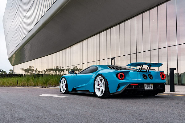 Фото дисков Anrky XR-305 Белый глянец на Ford GT II