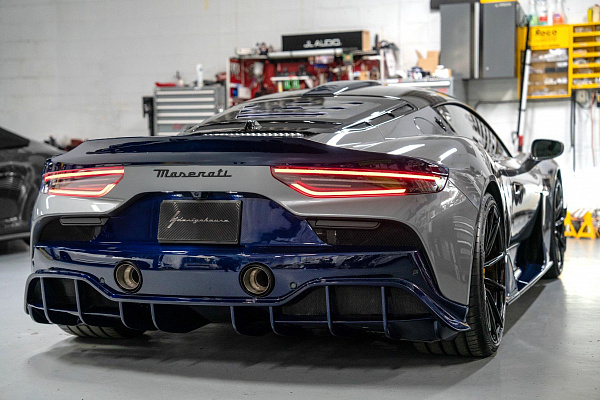Фото дисков AL13 R10 Черный глянец на Maserati MC20