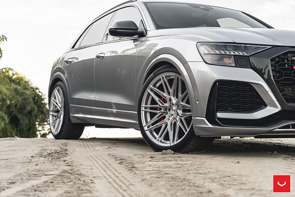 Фото дисков Vossen HF-7 Серебро на Audi Q8