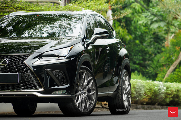 Фото дисков Vossen HF-2 Серебро на Lexus NX I