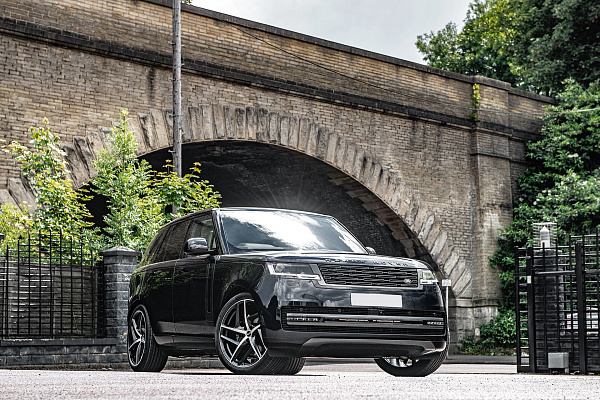 Фото дисков Kahn Type 52 RS Черный сатин на Range Rover V