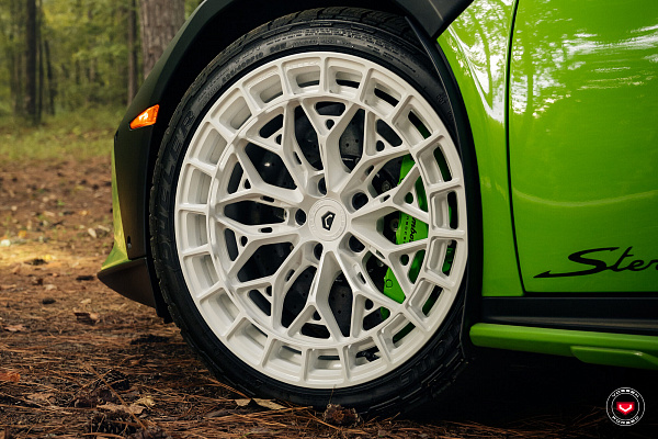 Фото дисков Vossen LC3-02 Белый глянец на Lamborghini Huracan