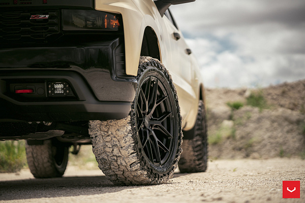 Фото дисков Vossen HF6-4 Черный сатин на Chevrolet Silverado IV