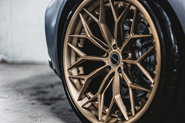 Фото дисков Brixton Forged CM6-R Сатиновая бронза на Mercedes-Benz AMG GT I