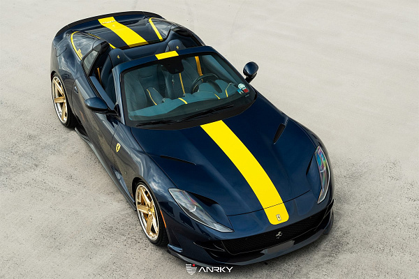 Фото дисков Anrky AN35 Глянцевое золото на Ferrari 812