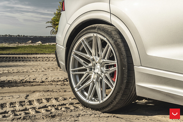 Фото дисков Vossen HF-7 Серебро на Audi Q8