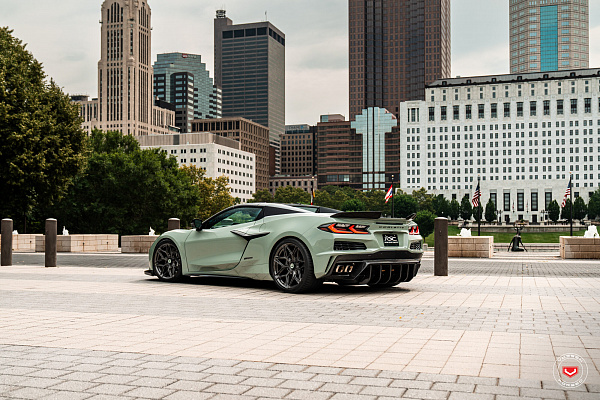 Фото дисков Vossen S21-08 Глянцевый темный лак на Chevrolet Corvette C8