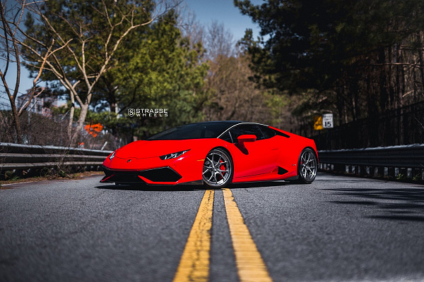 Фото дисков Strasse Wheels SM5R Deep Concave FS Сатиновый темный лак на Lamborghini Huracan