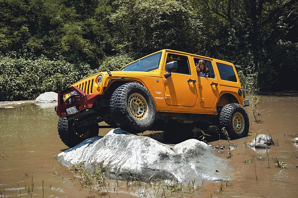 Фото дисков Black Rhino CHAMBER  на Jeep Wrangler III (JK)