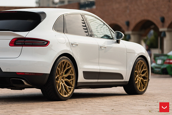Фото дисков Vossen HF-2 Сатиновое золото на Porsche Macan I