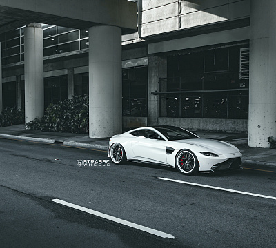 Фото дисков Strasse Wheels SV1T Deep Concave FS на Aston Martin Vantage 2