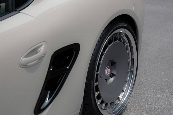 Фото дисков HRE 935 Сатиновый графит на Porsche Cayman I