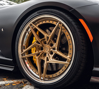 Фото дисков Anrky S3-X3 на Ferrari 812