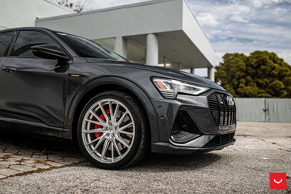Фото дисков Vossen HF-4T Серебро на Audi E-tron