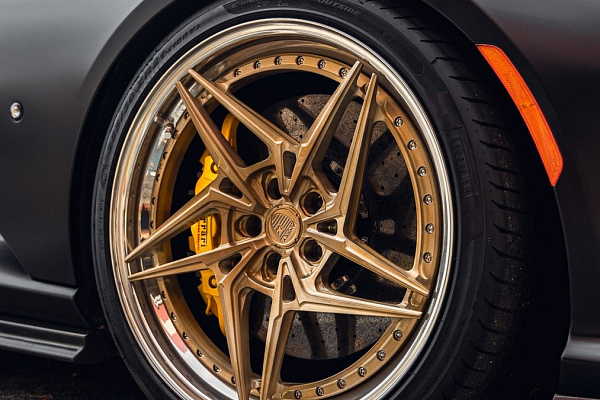 Фото дисков Anrky S3-X3 Глянцевое темное золото на Ferrari 812