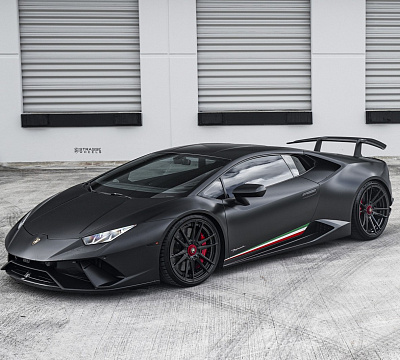 Фото дисков Strasse Wheels SV12 Deep Concave Duoblock на Lamborghini Huracan