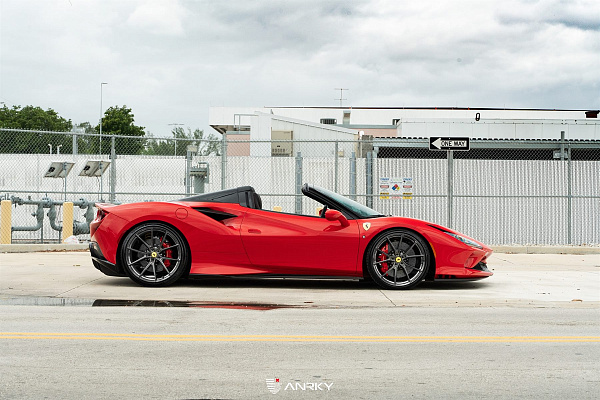 Фото дисков Anrky AN12 Глянцевый темный лак на Ferrari F8