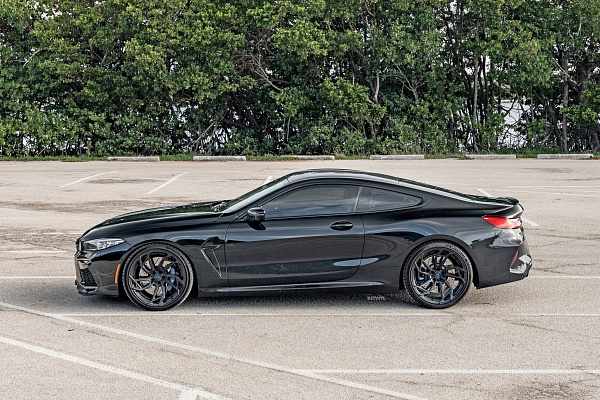 Фото дисков Strasse Wheels SB1 Deep Concave Duoblock Черный глянец на BMW 8/M8