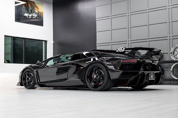 Фото дисков Brixton Forged NC01-R Черный сатин на Lamborghini Aventador