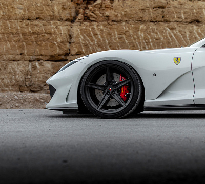 Фото дисков Vossen M-X5 на Ferrari 812