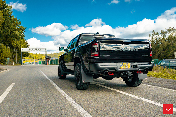 Фото дисков Vossen HF6-4 Черный глянец на Ram 1500 V