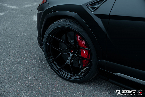 Фото дисков Vossen S21-01 Черный глянец на Lamborghini Urus