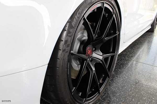 Фото дисков Strasse Wheels SM5R Deep Concave Monoblock Черный сатин на Audi A/RS 7 (4G)