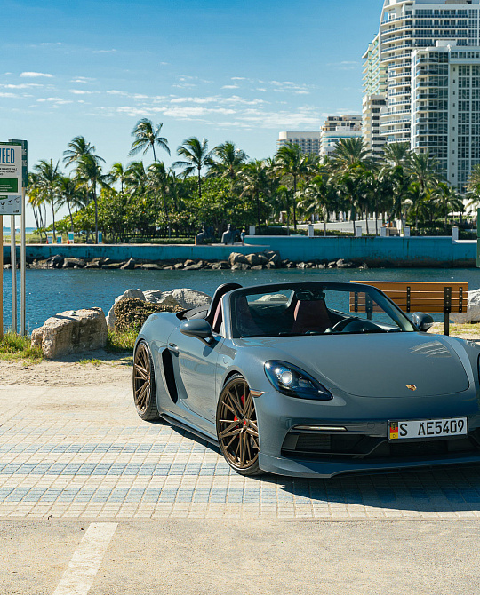 Фото дисков M-X6 Сатиновая бронза на Porsche Cayman II