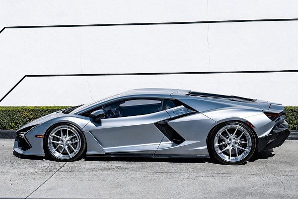 Фото дисков Anrky XR-301 Глянцевый лак на Lamborghini Revuelto