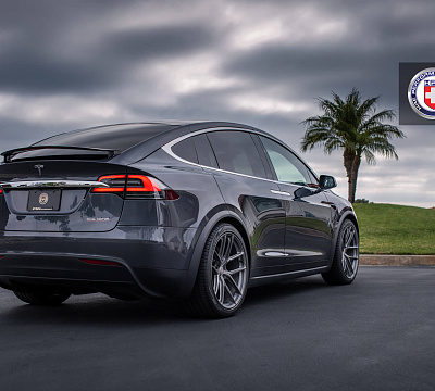 Фото дисков HRE P101SC на Tesla Model X