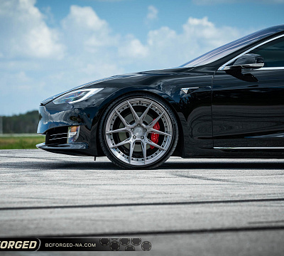 Фото дисков BC Forged HCA381 на Tesla Model S