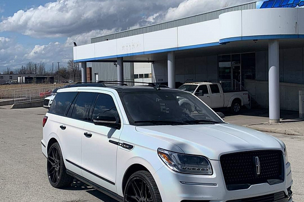 Фото дисков Giovanna Bogota Черный глянец на Lincoln Navigator IV