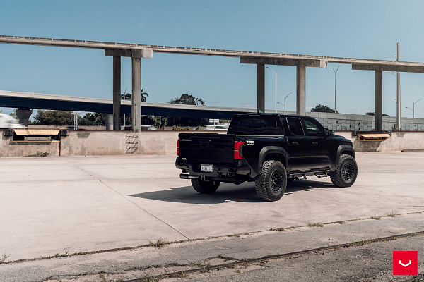 Фото дисков Vossen HFX-1 (6-Lug) Черный сатин на  Toyota Tacoma IV