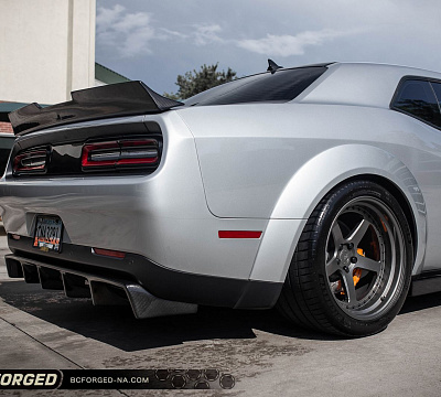 Фото дисков BC Forged LE05 // MLE05 на Dodge Challenger III