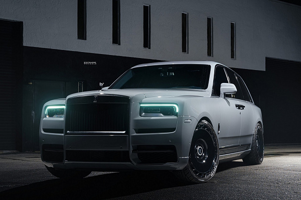 Фото дисков Strasse Wheels SV101 Deep Concave Duoblock RR Черный глянец на Rolls-Royce Cullinan