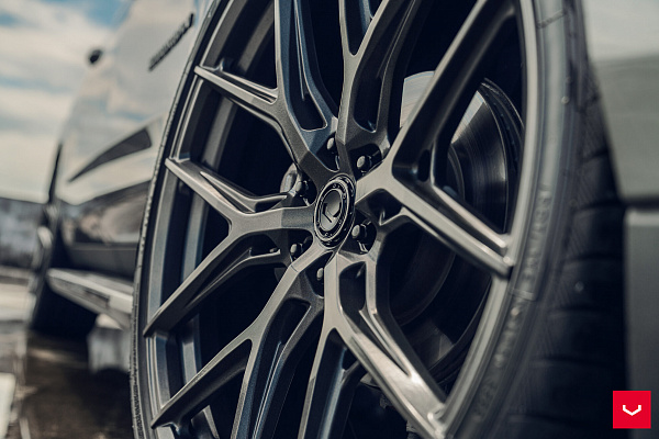 Фото дисков Vossen HF6-4 Глянцевый графит на Chevrolet Suburban XII