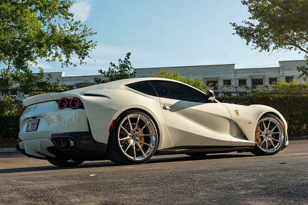 Фото дисков Anrky AN12 Полированный лак на Ferrari 812