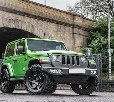 Фото дисков Kahn Mondial Retro на Jeep Wrangler IV (JL)