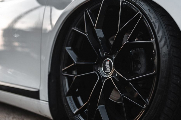 Фото дисков Bola FLF Черный глянец на Volkswagen Scirocco III
