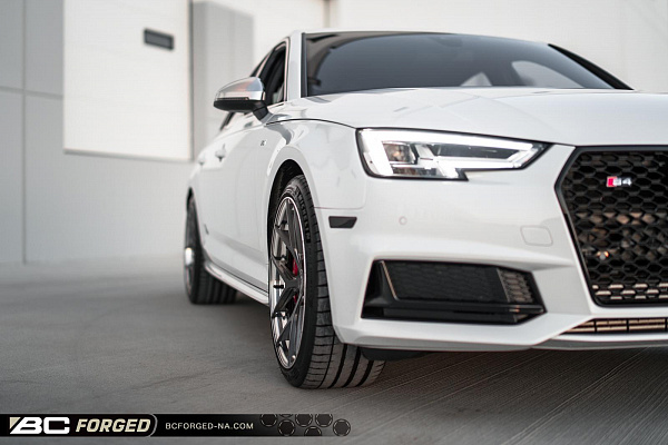 Фото дисков BC Forged HCS21 Глянцевый темный лак на Audi A/S/RS 4 (B9)