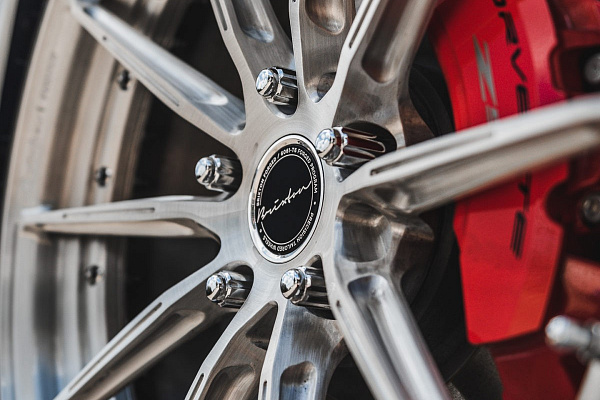 Фото дисков Brixton Forged R11-R Глянцевый лак на Chevrolet Corvette C8