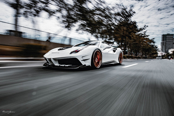 Фото дисков Brixton Forged PF10 Сатиновая бронза на Ferrari 488
