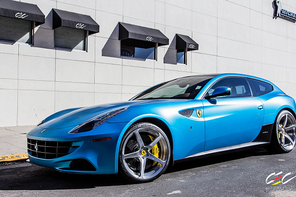 Фото дисков CEC C884 Глянцевый лак на Ferrari FF