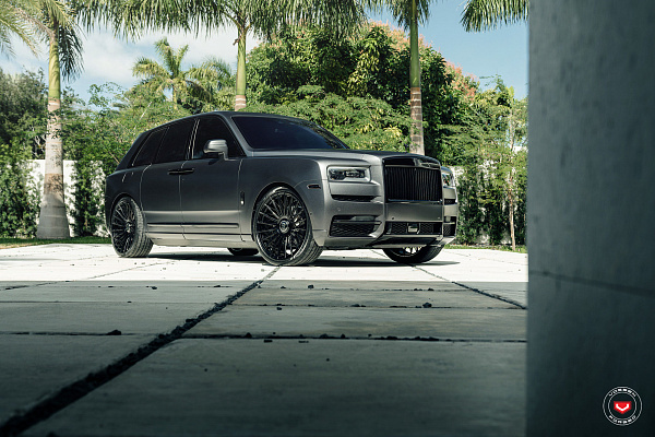Фото дисков Vossen S17-15T Черный глянец на Rolls-Royce Cullinan